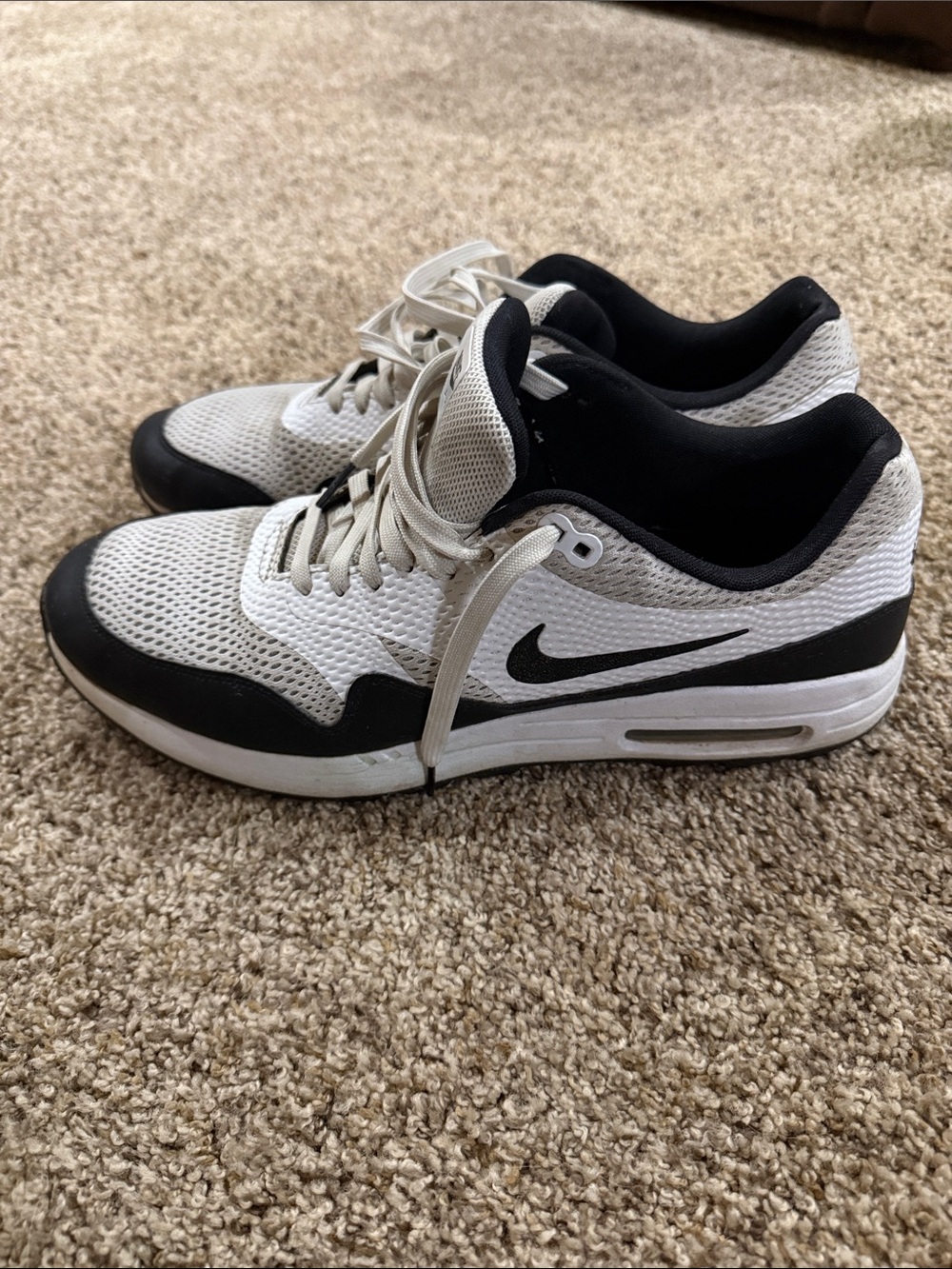 Nike Men’s White and Black golf shoes